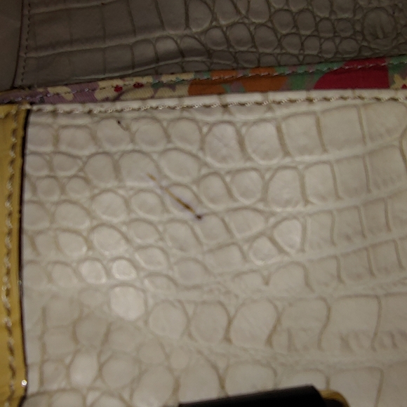 Guess purse - Picture 7 of 7